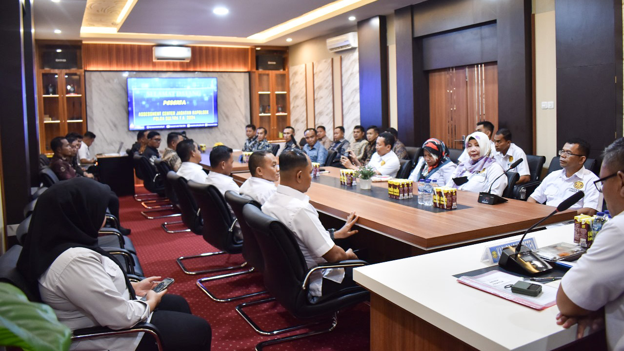 18 calon kapolsek mengikuti assessment center yang digelar Biro SDM Polda Sulawesi Tenggara (Sultra), Senin hingga Selasa 6-7 Mei 2024, di ruang assessment center Biro SDM Polda Sultra. Foto/Bidhumas Polda Sultra