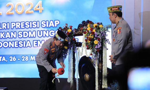 Kapolri Jenderal Listyo Sigit Prabowo meresmikan Komite Olahraga Polri (KOP) di sela Rapat Kerja Teknis (Rakernis) SSDM Polri tahun anggaran 2024 di Hotel Sheraton, Jakarta Selatan, Senin (27/5/2024). Foto/dokumen Humas Polri