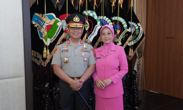 Kepala Kepolisian Daerah (Kapolda) Sulawesi Tenggara (Sultra), Dwi Irianto resmi naik pangkat bintang dua menjadi Inspektur Jenderal Polisi. Foto/ist