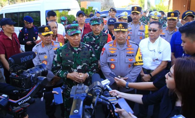 Kapolri Jenderal Listyo Sigit Prabowo bersama Panglima TNI Jenderal Agus Subiyanto meninjau langsung Garuda Wisnu Kencana (GWK) yang jadi salah satu venue perhelatan KTT World Water Forum (WWF) ke-10 di Bali, Jumat (17/5/2024). Foto/dokumen Humas Polri