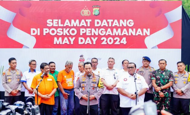 Kapolri Jenderal Pol Listyo Sigit Prabowo memberikan keterangan kepada wartawan usai meninjau pelaksananaan pengamanan peringatan Hari Buruh Internasional atau May Day di Stadion Madia GBK, Jakarta, Rabu (1/5/2024). Foto/dokumen Humas Polri