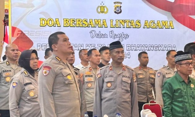 Polda Sulawesi Tenggara (Sultra) menggelar kegiatan doa bersama lintas agama dalam rangka memperingati Hari Ulang Tahun (HUT) Bhayangkara ke-78. Kegiatan ini dilaksanakan di Aula Dhacara Polda Sultra, Jumat (28/6/2024). Foto/Bidhumas Polda Sultra