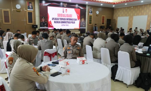 Kepolisian Daerah (Polda) Sulawesi Tenggara (Sultra) menggelar sosialisasi aplikasi ASTINA Polri untuk meningkatkan efisiensi dan efektivitas surat menyurat. Sosialisasi itu digelar di Aula Dachara Polda Sultra, Selasa (16/7/2024). Foto/Bidhumas Polda Sultra