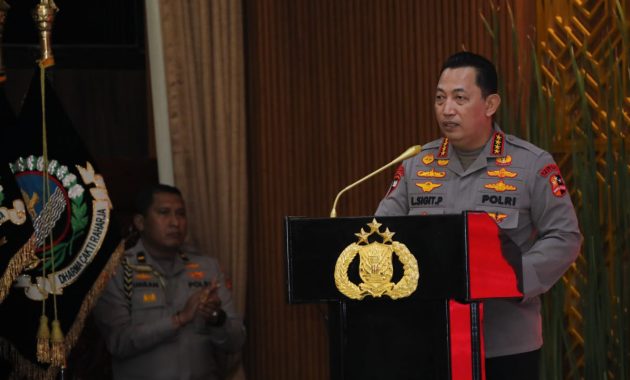 Kapolri Jenderal Polisi Listyo Sigit Prabowo, saat membuka rakenis gabungan 4 satuan kerja (satker) Polri yakni, Pusdokkes, Puskeu, Puslitbang, dan Pusjarah di Rupattama Mabes Polri, Jakarta, Senin (3/6/2024) sore.