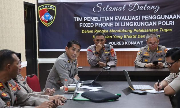 Tim Pusat Penelitian dan Pengembangan (Puslitbang) Polri mendatangi Polda Sulawesi Tenggara (Sultra), Senin (15/7/2024). Kedatangan tim ini untuk melaksanakan penelitian evaluasi penggunaan fixed phone di Polda Sultra. Foto/Bidhumas Polda Sultra