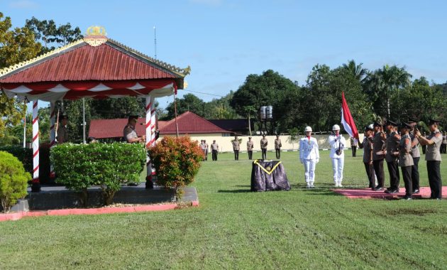 Kepala Kepolisian Daerah (Kapolda) Sulawesi Tenggara (Sultra), Irjen Pol Dwi Irianto memimpin upacara penutupan pendidikan pembentukan bintara Polri gelombang I tahun 2024 di Sekolah Polisi Negara (SPN) Polda Sultra, Anggotoa, Kabupaten Konawe, Kamis (11/7/2024). Foto/Bidhumas Polda Sultra