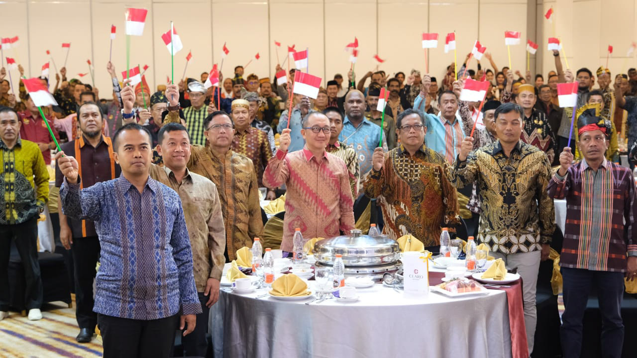 Kapolda Sultra, Irjen Pol Dwi Irianto melakukan silaturahmi dengan para tokoh paguyuban kesukuan se-Sultra di Kendari, Selasa malam (6/8/2024). Foto/ist