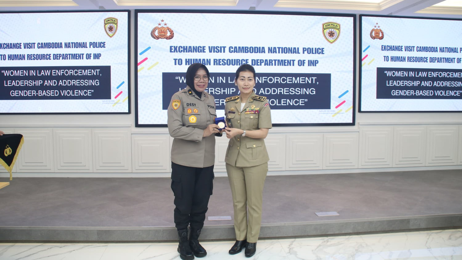 Pakor Polwan Polri, Brigjen Pol Desy Andriani menerima kunjungan Wakil Komisari Jenderal Kepolisian Nasional Kamboja Pol. Lt Gen. Ros Chansophea di SSDM Mabes Polri, Jakarta, Rabu (10/8/2024). Foto/ist
