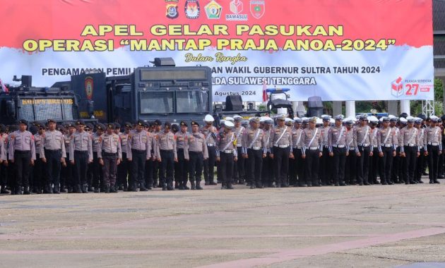 Polda Sulawesi Tenggara (Sultra) menggelar apel gelar pasukan Operasi Mantap Praja Anoa 2024 di Lapangan Eks MTQ Kendari, Jumat (23/8/2024. Foto/Bidhumas Polda Sultra