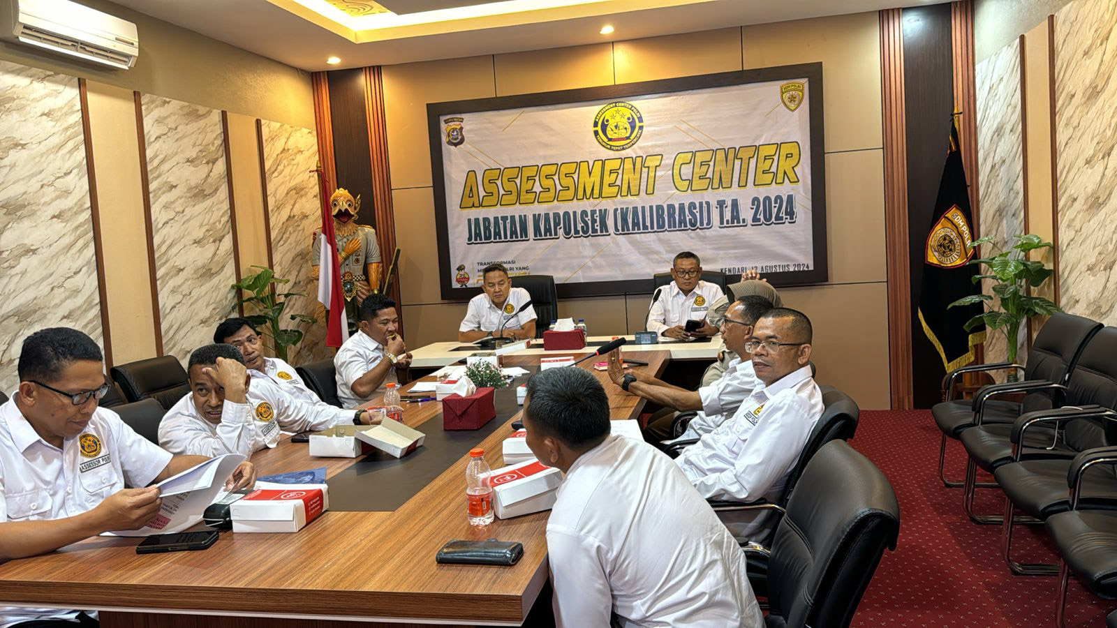 Biro Sumber Daya Manusia (SDM) Polda Sulawesi Tenggara (Sultra) melakukan uji kelayakan jabatan kapolsek terhadap 18 polisi di Ruangan Assessment Center, pada Senin, 12 Agustus hingga Selasa, 13 Agustus 2024. Foto/Bidhumas Polda Sultra