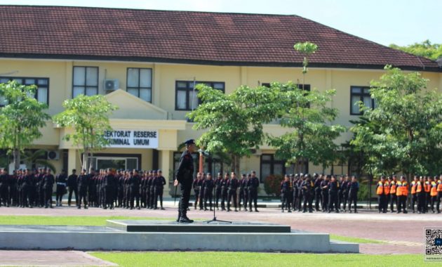 Kepolisian Daerah (Polda) Sulawesi Tenggara (Sultra) menggelar apel siaga dalam rangka pelantikan presiden dan wakil presiden terpilih, di Lapangan Apel Presisi Polda Sultra, Minggu (20/10/2024). Foto/Bidhumas Polda Sultra
