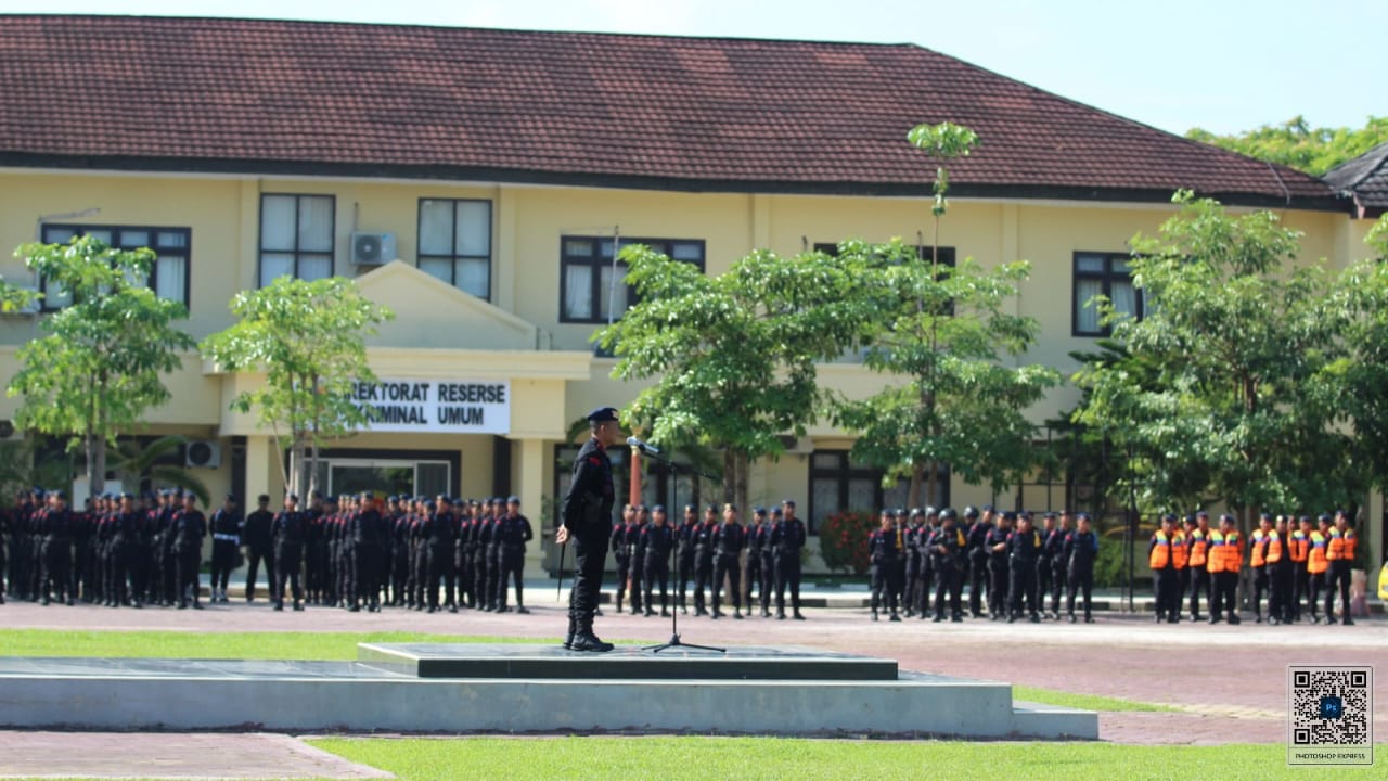 Kepolisian Daerah (Polda) Sulawesi Tenggara (Sultra) menggelar apel siaga dalam rangka pelantikan presiden dan wakil presiden terpilih, di Lapangan Apel Presisi Polda Sultra, Minggu (20/10/2024). Foto/Bidhumas Polda Sultra