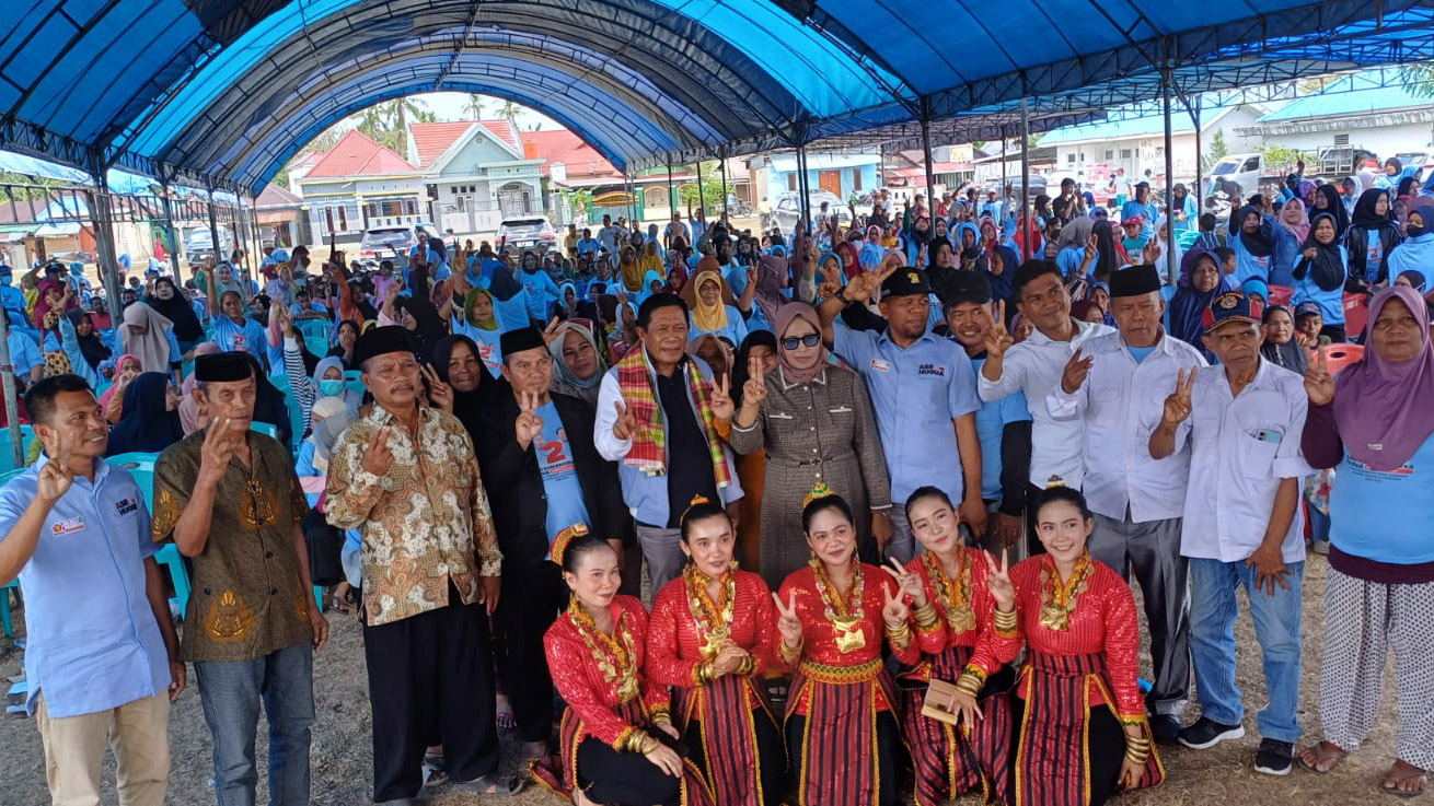 Pasangan calon (paslon) gubernur dan Wakil Gubernur Sulawesi Tenggara (Sultra), Andi Sumangerukka (ASR) dan Hugua, kembali melaksanakan kampanye terbatas di Buton Tengah (Buteng), Selasa (8/10/2024). Foto/tim media ASR-Hugua