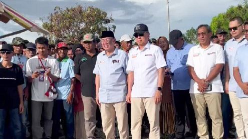 Calon Gubernur Sulawesi Tenggara (Sultra) nomor urut 2, Andi Sumangerukka (ASR) kembali melanjutkan rangkaian kampanyenya di Kabupaten Bombana Jumat (11/10/2024). Kali ini Andi Sumangerukka mengunjungi dua lokasi yakni, Lapangan Pulau Tambako, Kecamatan Mataoleo dan Kelurahan Lauru, Kecamatan Rumbia Tengah. Foto/tim media ASR-Hugua