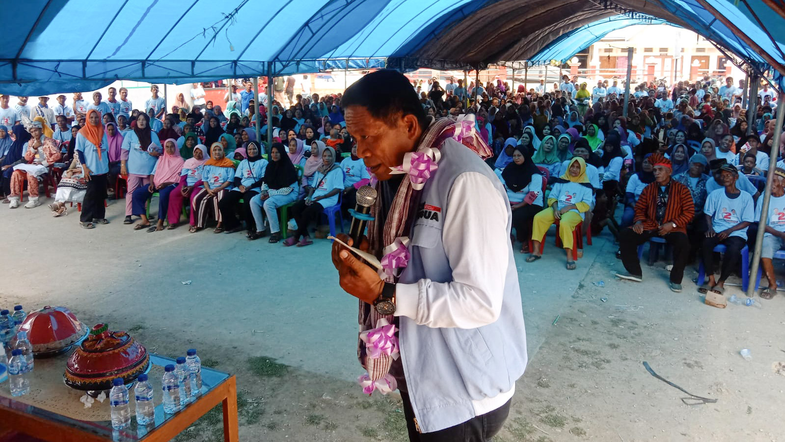 Suasana kampanye terbatas pasangan calon gubernur dan Wakil Gubernur Sulawesi Tenggara nomor urut 2, Andi Sumangerukka-Hugua, di Kecamatan Lakudo, Buton Tengah, Selasa (22/10/2024). Foto/tim media ASR-Hugua