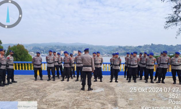 Direktorat Kepolisian Perairan dan Udara (Ditpolairud) Polda Sulawesi Tenggara (Sultra) saat melaksanakan pengamanan kampanye pemilihan gubernur (Pilgub) Sultra, di beberapa titik strategis, termasuk Lapangan Apel Ditpolairud, Pelabuhan Nusantara, dan Perairan Teluk Kendari, Jumat (25/10/2024). Foto/ist