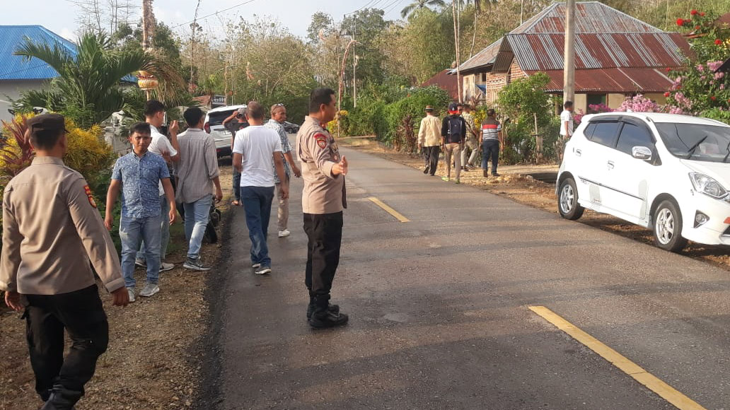 Personel Polsek Bungi saat mengamankan kampanye salah satu calon Wakil Wali Kota Baubau di wilayah hukum mereka, Kamis (24/10/2024). Foto/ist
