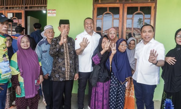 Pasangan calon (paslon) wali kota dan Wakil Wali Kota Kendari, Aksan Jaya Putra-Andi Sulolipu (AJP-ASLI), menggelar kampanye terbatas di Lorong Durian, Kelurahan Wuawua, Kecamatan Wuawua, Kamis (24/10/2024). Foto/tim media AJP-ASLI