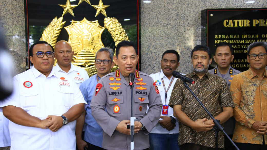 Kapolri Jenderal Polisi Listyo Sigit Prabowo saat menerima audiensi kelompok buruh di Mabes Polri, Jakarta Selatan, Jumat (1/11/2024). Foto/Humas Polri