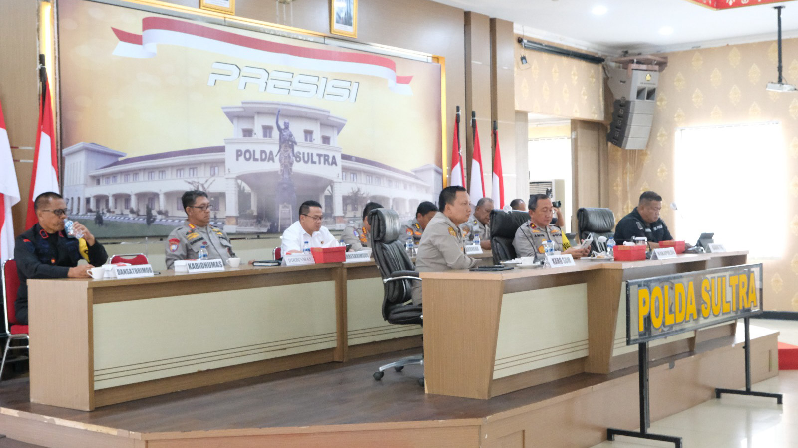 Pejabat Utama Polda Sulawesi Tenggara (Sultra) saat mengikuti peluncuran 'Gerakan Nasional Pangan Merah Putih Menuju Swasembada Pangan Berkelanjutan' secara virtual, Rabu (6/11/2024). Foto/Bidhumas Polda Sultra