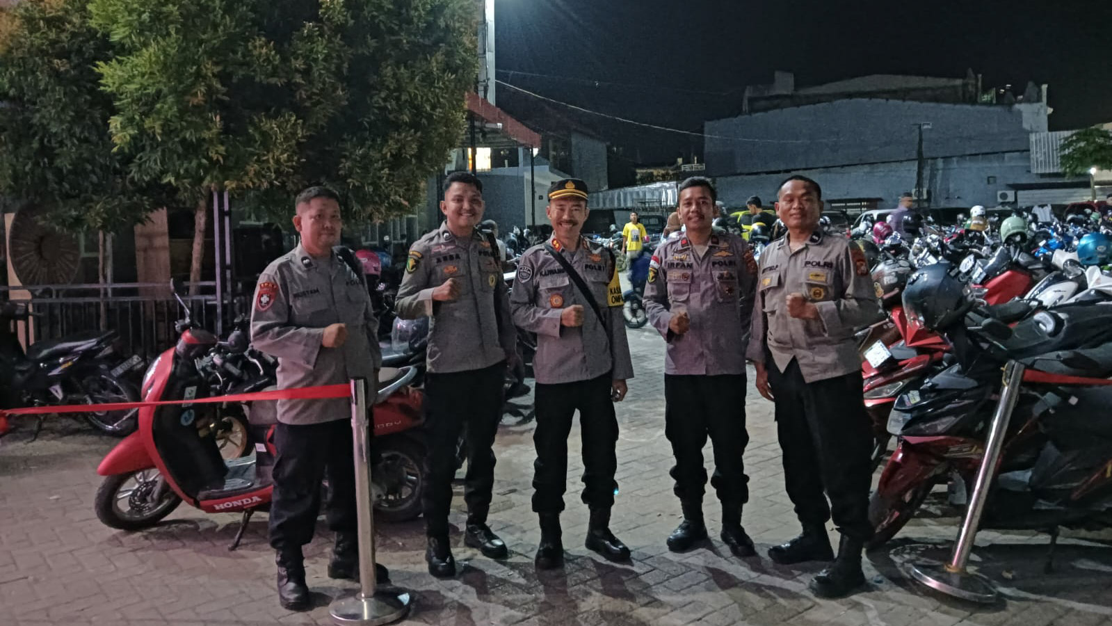 Polda Sulawesi Tenggara (Sultra) melaksanakan pengamanan kampanye pemilihan GUbernur (Pilgub) Sultra dalam operasi Mantap Praja Anoa 2024, di dua titik lokasi yakni, di Desa Munse, Kecamatan Wawonii Timur, Kabupaten Konawe Kepulauan, dan di Kelurahan Kandai, Kecamatan Kendari, Kota Kendari, Rabu (6/11/2024). Foto/Bidhumas Polda Sultra