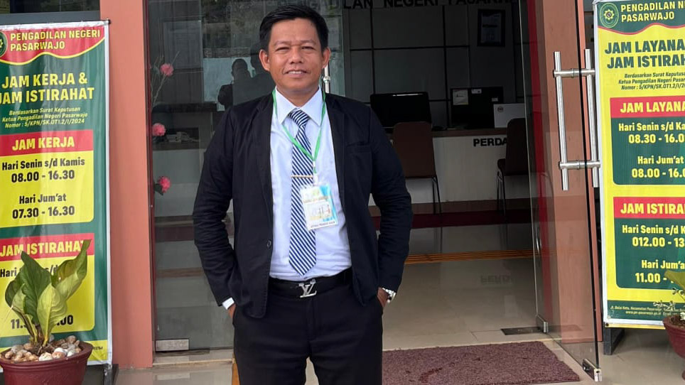 La Ode Tamsil, kuasa hukum Mega Sasmita, bidan desa di Konawe yang gajinya ditahan selama lima bulan. Foto/ist