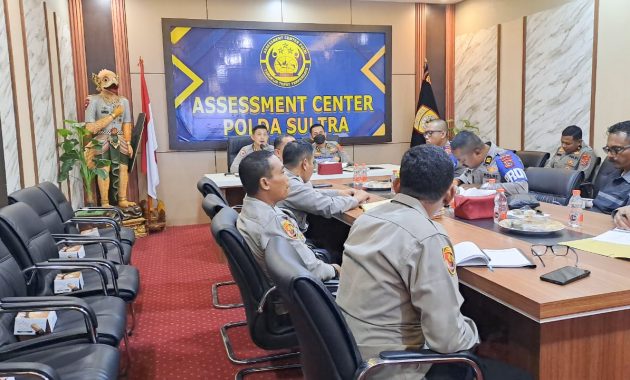 Inspektorat Pengawasan Daerah (Itwasda) Polda Sulawesi Tenggara (Sultra) melaksanakan rapat khusus membahas langkah-langkag pencegahan penyalahgunaan senjata api (senpi) oleh anggota kepolisian, Jumat (20/12/2024). Foto/Humas Polda Sultra