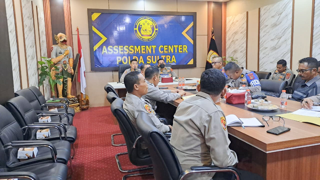 Inspektorat Pengawasan Daerah (Itwasda) Polda Sulawesi Tenggara (Sultra) melaksanakan rapat khusus membahas langkah-langkag pencegahan penyalahgunaan senjata api (senpi) oleh anggota kepolisian, Jumat (20/12/2024). Foto/Humas Polda Sultra
