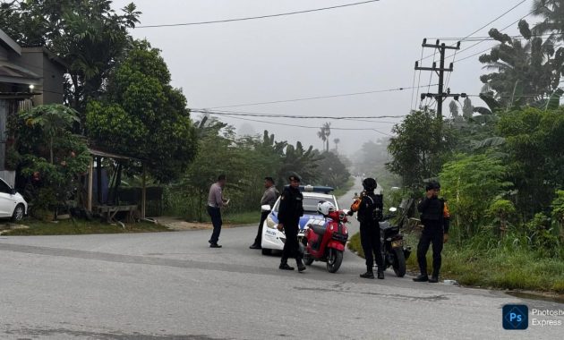 Personel Ditsamapta Polda Sulawesi Tenggara (Sultra) saat melakukan patroli untuk mencegah aksi balapan liar guna menjaga keamanan dan ketertiban selama bulan Ramadhan, Senin (3/3/2025). Foto/Humas Polda Sultra