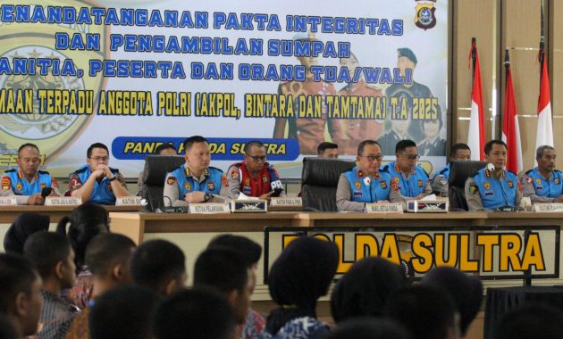 Kepolisian Daerah (Polda) Sulawesi Tenggara (Sultra) melaksanakan penandatangan pakta integritas dan pengambilan sumpah panitia, peserta, dan orang tua/wali penerimaan terpadu anggota Polri tahun 2025 di Aula Dachara Polda Sultra, Jumat (7/3/2025). Foto/Bidhumas Polda Sultra